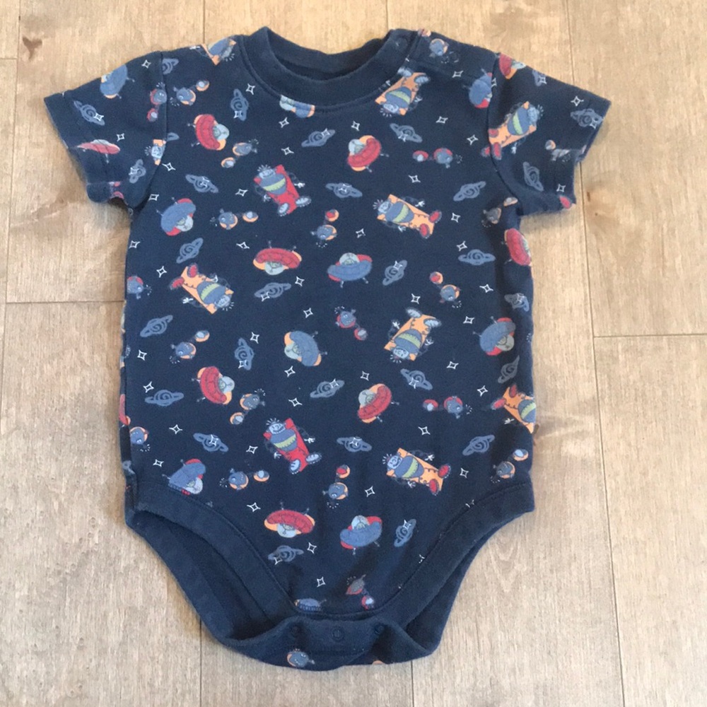 Spaceship print onesie 🪐 outer space shirt